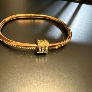 Chic Gold Bracelet with Crystal Accents